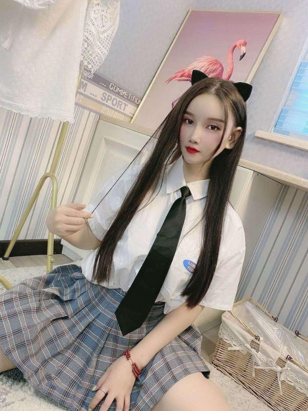 漂亮妹子服务热情周到